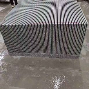 资阳芝麻白毛板荒料切割