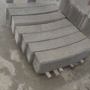 资阳芝麻白弧形路牙石