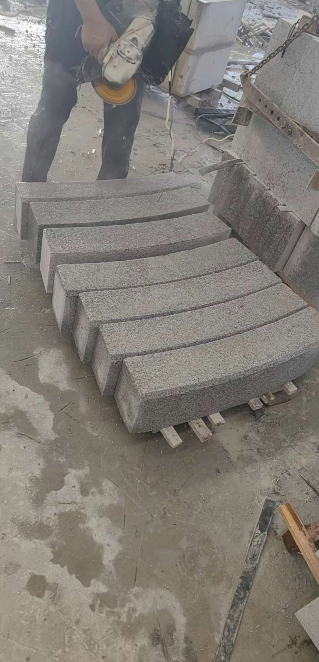 资阳芝麻白弧形路牙石