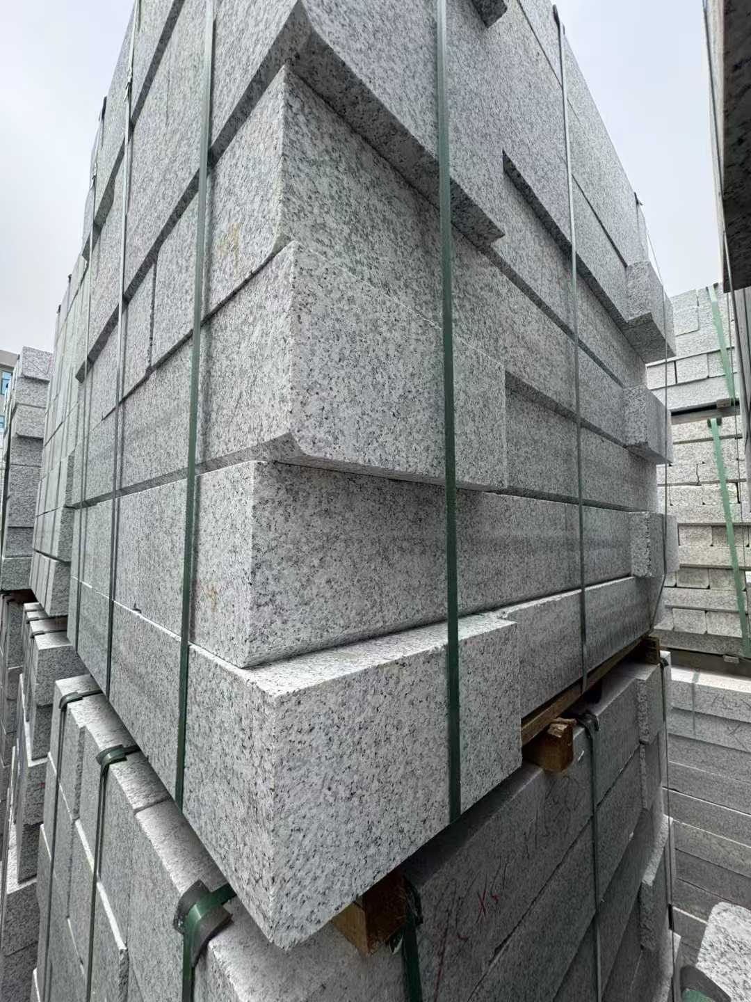 资阳芝麻白路牙石 马路牙子