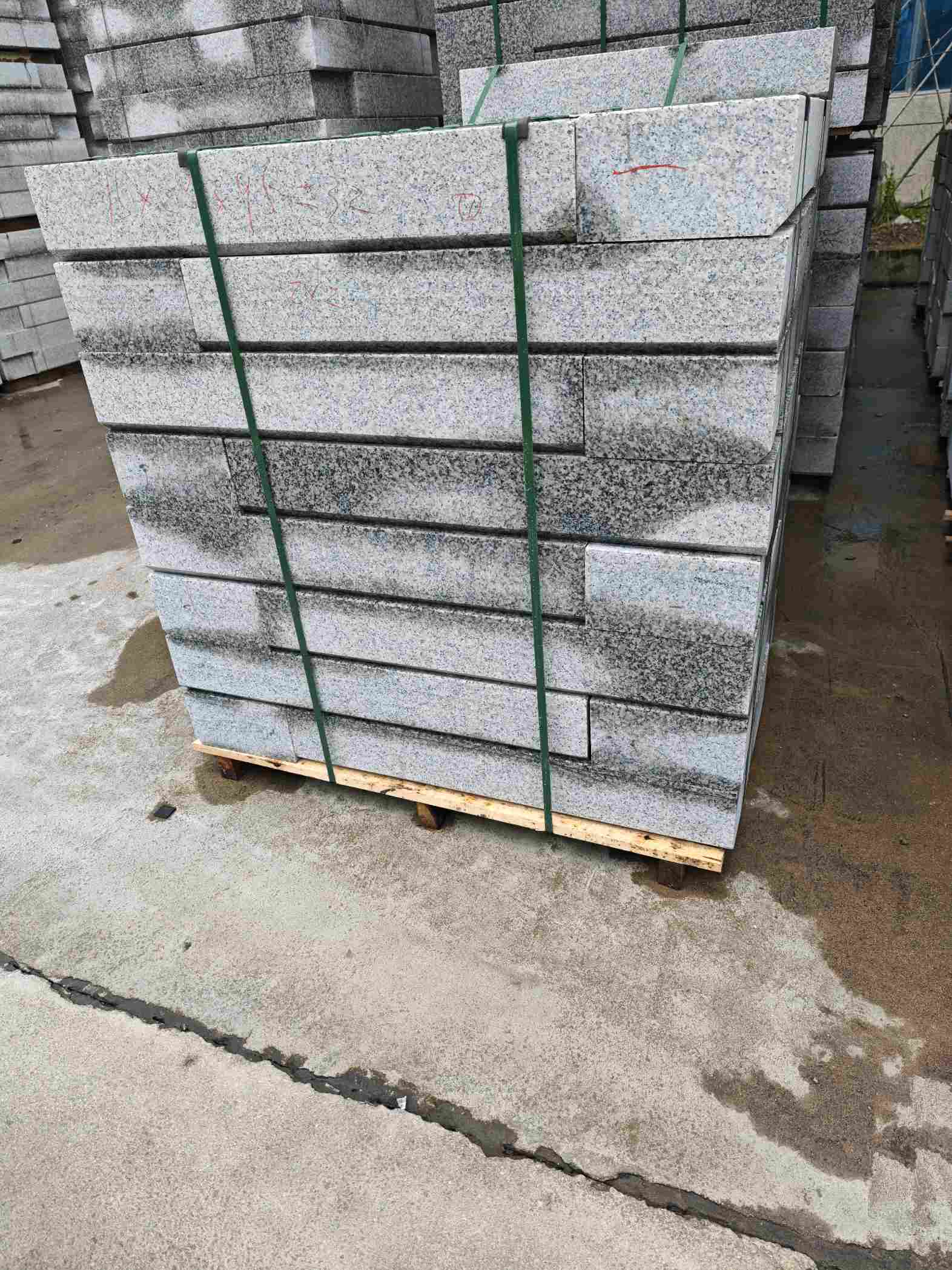 资阳芙蓉白路牙石，马路牙子