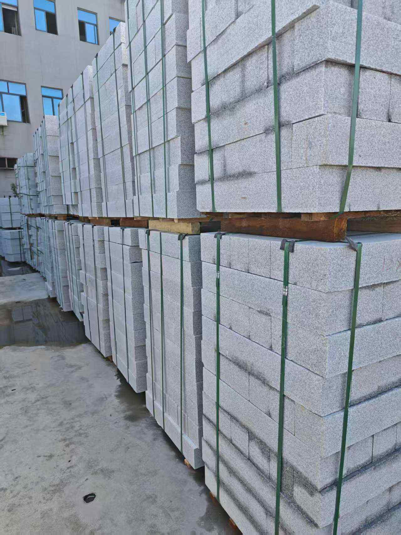 资阳芝麻白路牙石，路侧石